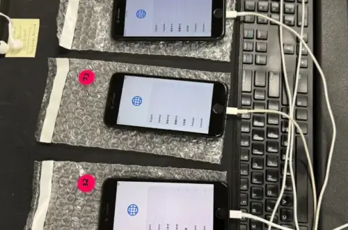 Phones being tested at SmartphonesPLUS